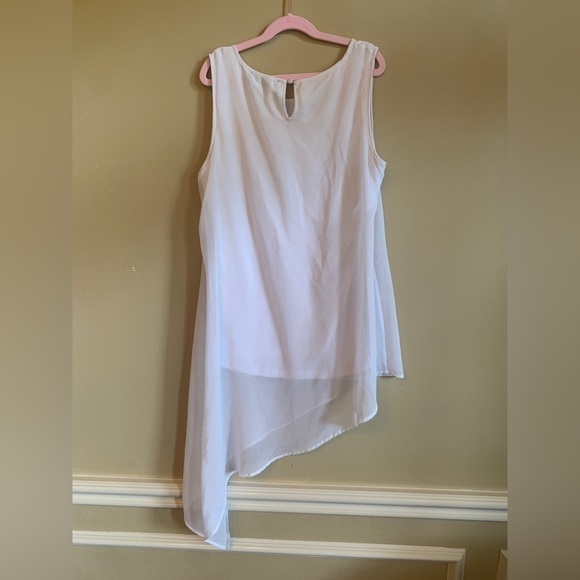 Saks Fifth Avenue White Asymmetrical Top size 6 - Picture 1 of 4